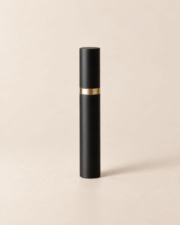 Mascara Intensité, tube noir mat à bague dorée